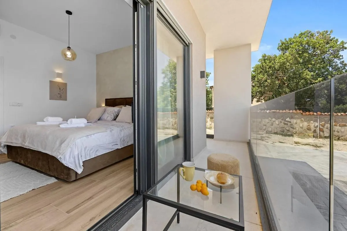 Villa Chiara, Neubau-Ferienhaus Pula-Sisan 0*, Sisan Croatia