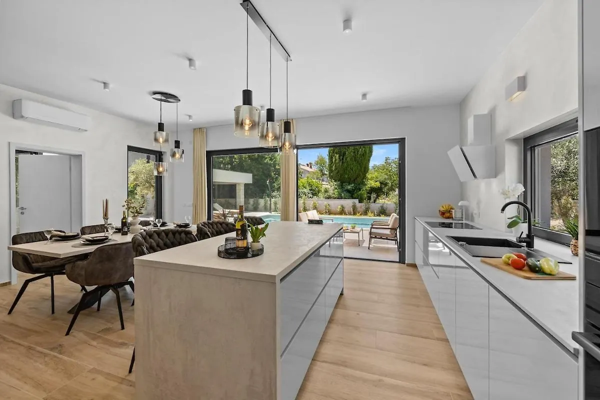 Villa Chiara, Neubau-Ferienhaus Pula-Sisan Croatia