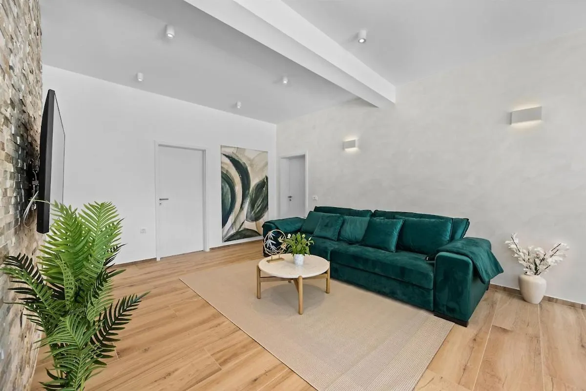 Villa Chiara, Neubau-Ferienhaus Pula-Sisan 0*, Sisan Croatia