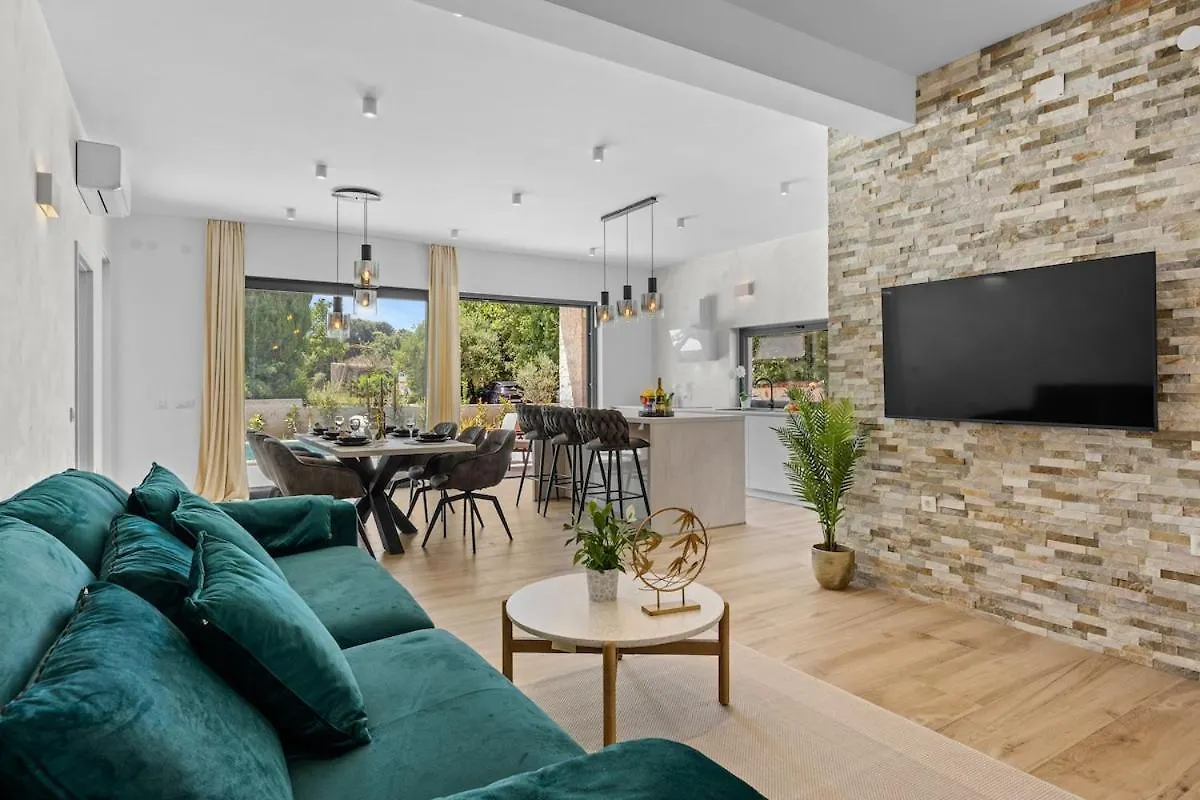 Villa Chiara, Neubau-Ferienhaus Pula-Sisan 0*, Sisan Croatia