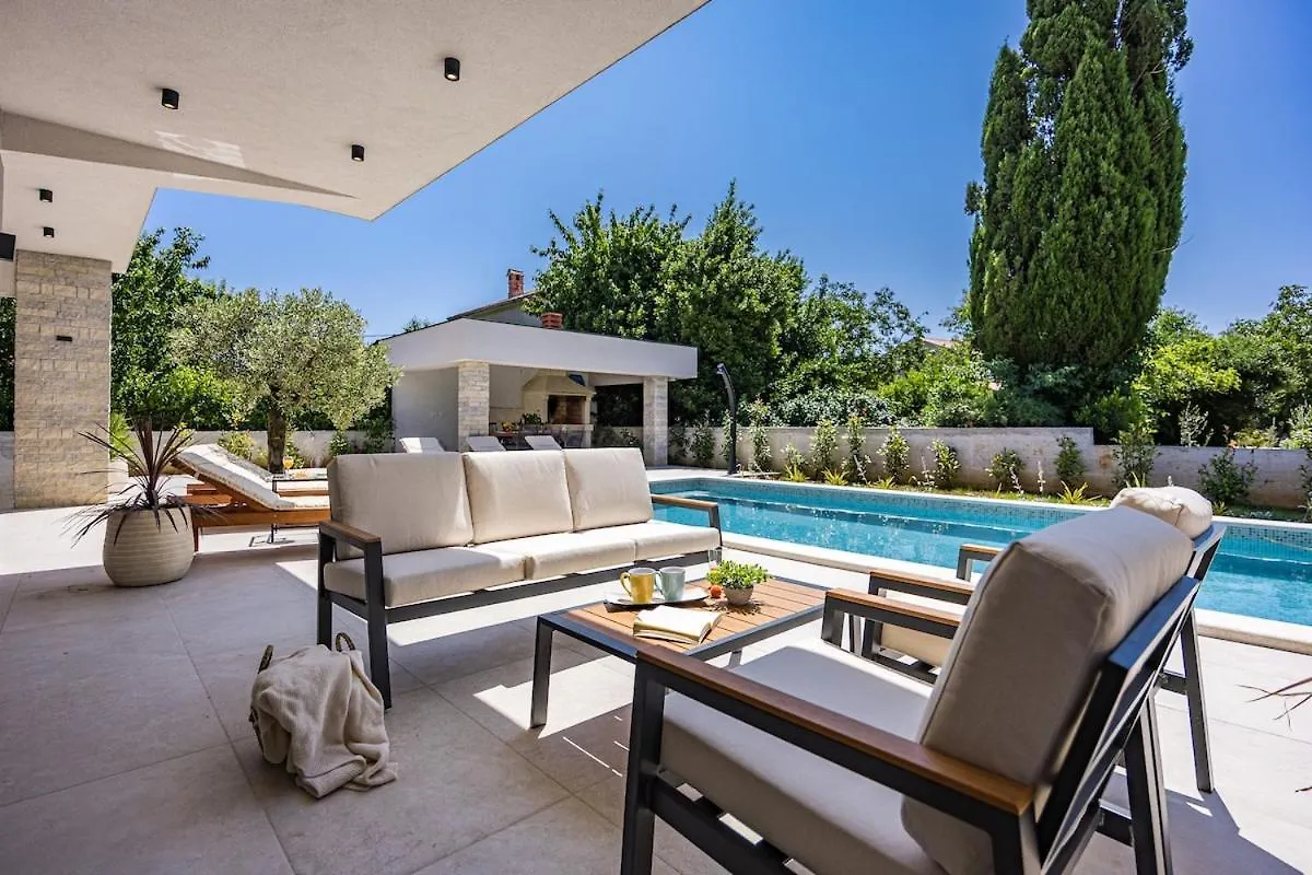 Villa Chiara, Neubau-Ferienhaus Pula-Šišan