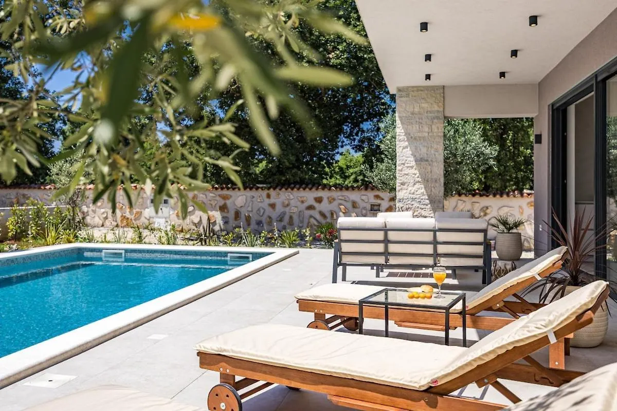 Villa Chiara, Neubau-Ferienhaus Pula-Šišan