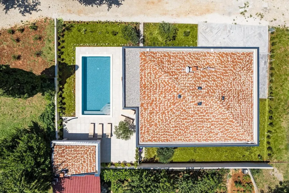 Villa Chiara, Neubau-Ferienhaus Pula-Sisan 0*, Sisan Croatia